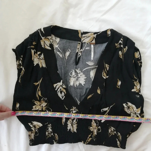 Free People Smocked Crop Blouse Plunging  V-Neck Black with Tan, Cream Floral XS - Picture 10 of 15